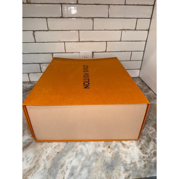 Louis Vuitton OnTheGo MM Monogram Empreinte Leather Tourterelle Tote Bag M45494 - Picture 7 of 8